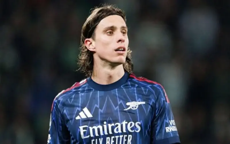 أخبار الانتقالات في 10 يونيو: ريال مدريد يستهدف كالافيوري، وديربي مانشستر لإليوت أندرسون.